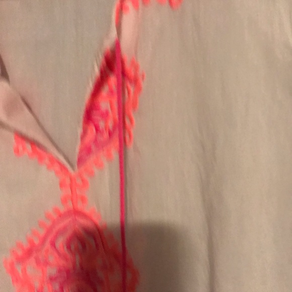 Lilly Pulitzer Amelia Island White Top with Pink Embroidery - Picture 4 of 16